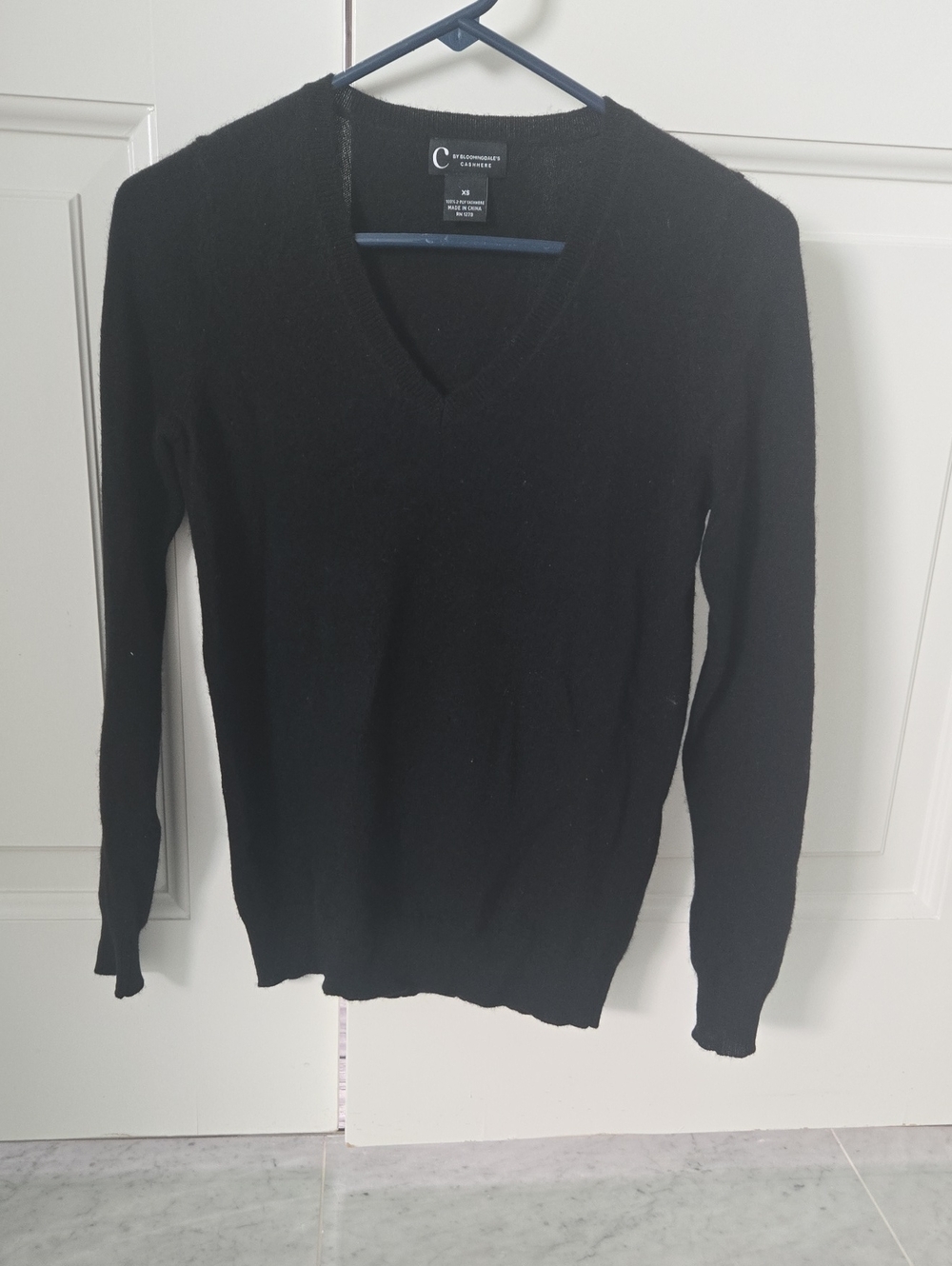 C By Bloomingdales Womens Cashmere V Neck Sweater